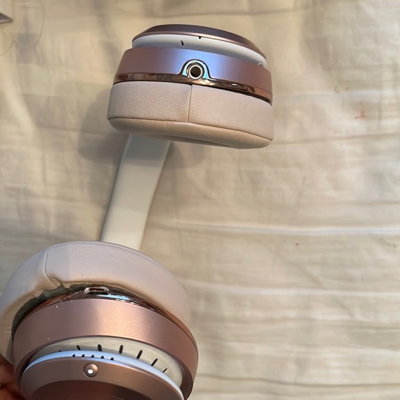 Beats solo 3 wireless special edition rose gold headphones •READ DESCRIPTION• - Picture 5 of 16